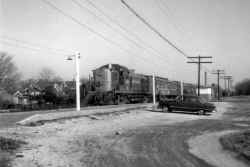 Blue-Point_LIRR-1555_RS3_viewNE_12-1962_BradPhillips.jpg (60936 bytes)